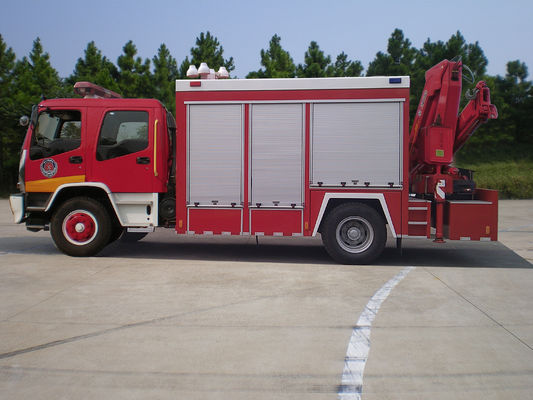 ISUZU 240HP Light Rescue Fire Truck 6 Wheeled With 5 Ton Crane