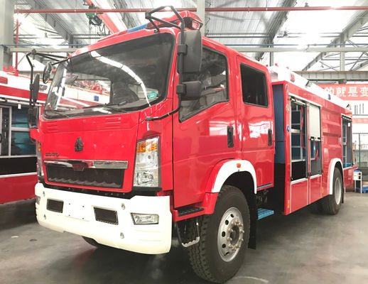 HOWO 6 Wheeled Forest Fire Truck Small With 4000L Water Foam Capacity